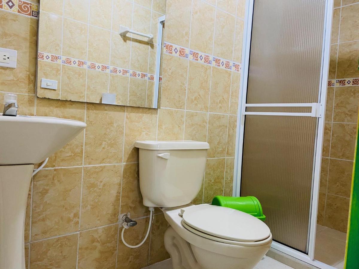 Casa Hostal Las Palmeras Guatape Bagian luar foto