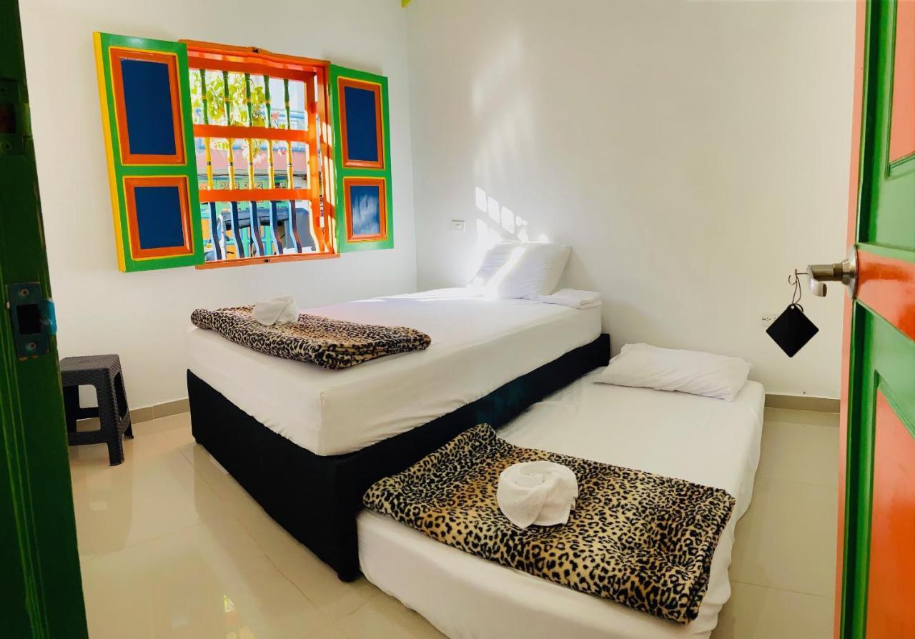 Casa Hostal Las Palmeras Guatape Bagian luar foto
