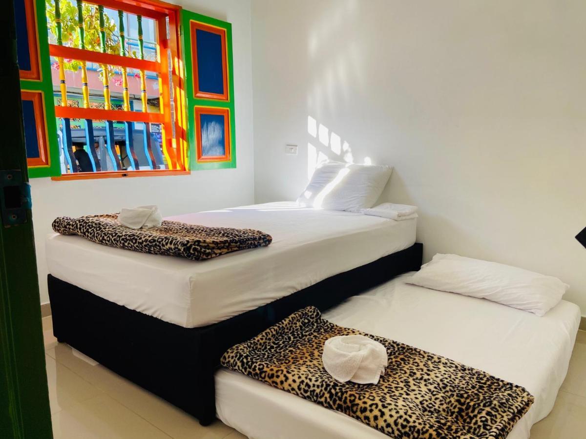 Casa Hostal Las Palmeras Guatape Bagian luar foto