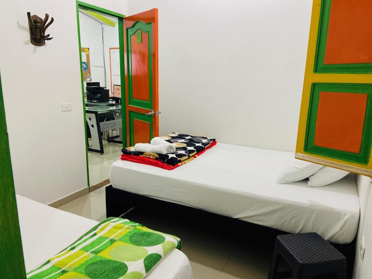 Casa Hostal Las Palmeras Guatape Bagian luar foto