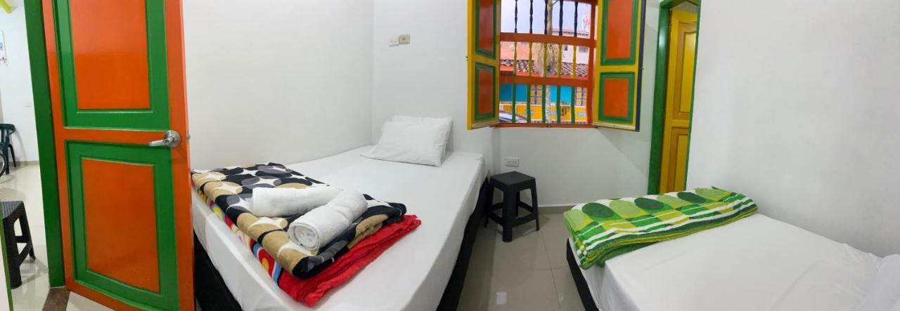 Casa Hostal Las Palmeras Guatape Bagian luar foto