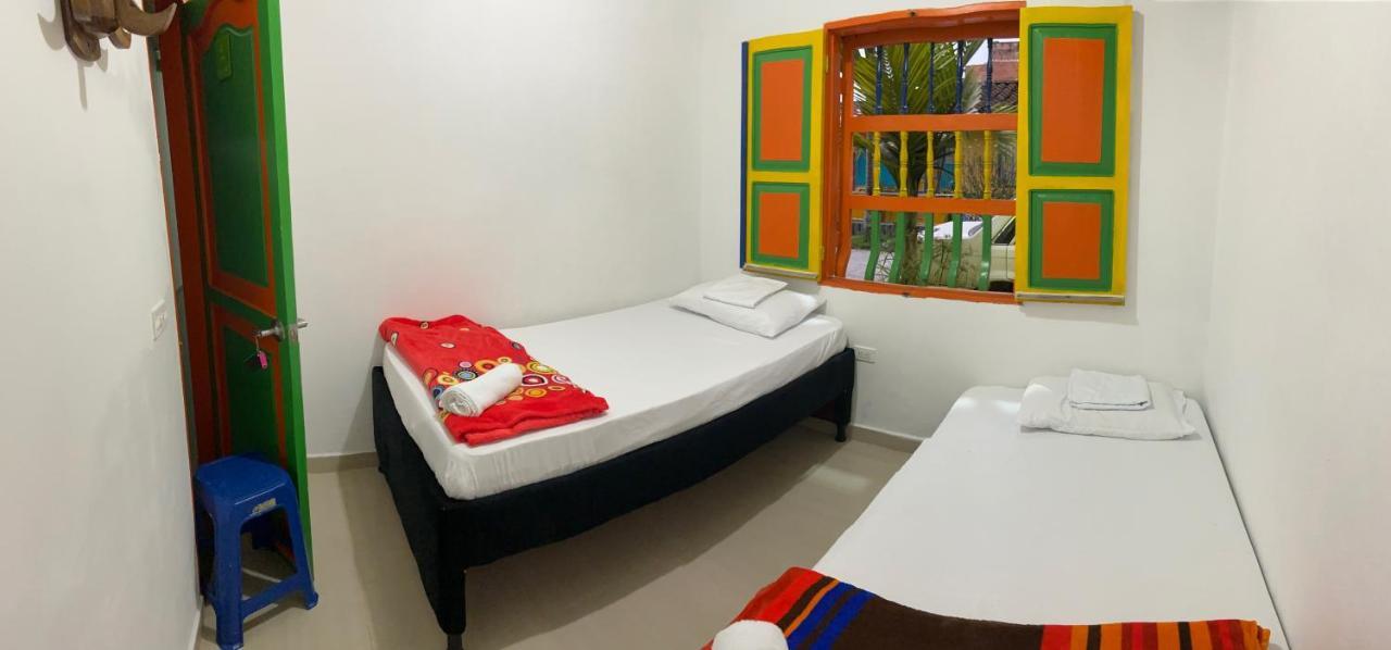 Casa Hostal Las Palmeras Guatape Bagian luar foto