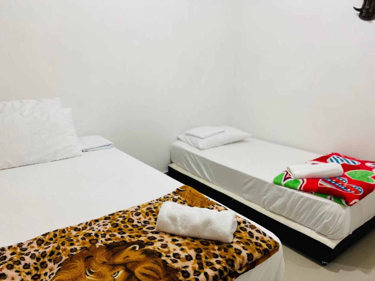 Casa Hostal Las Palmeras Guatape Bagian luar foto
