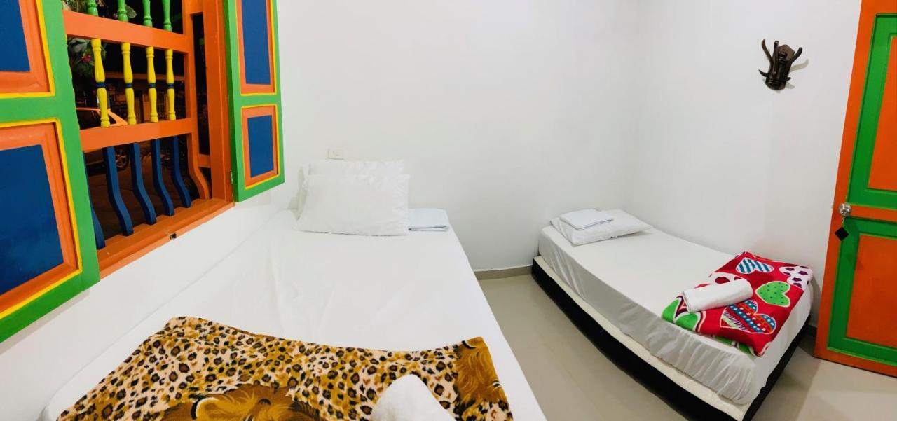 Casa Hostal Las Palmeras Guatape Bagian luar foto